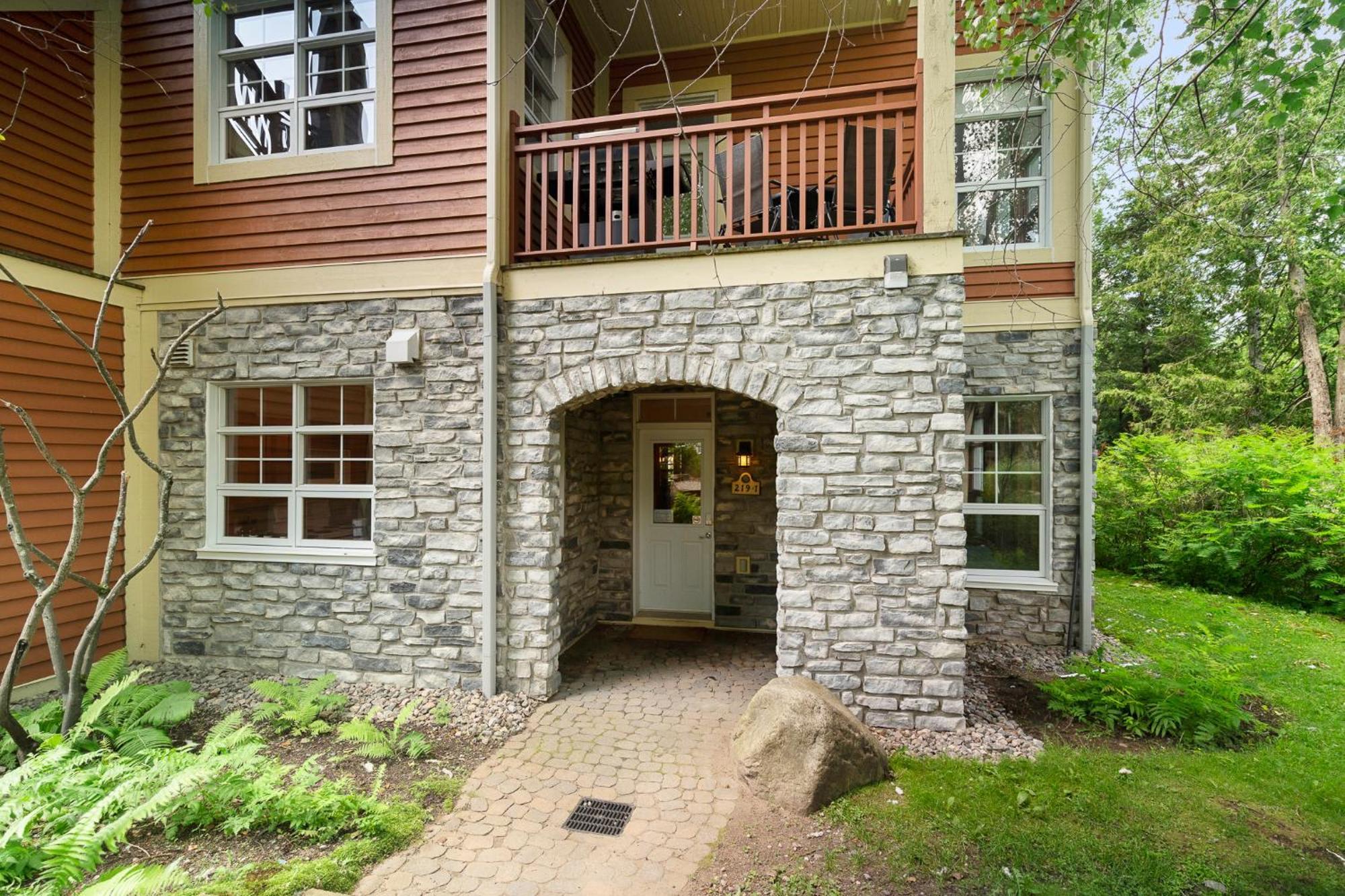 Les Eaux - 2Bdrs W Pool & Hot Tub Near Village Mont-Tremblant Exteriör bild